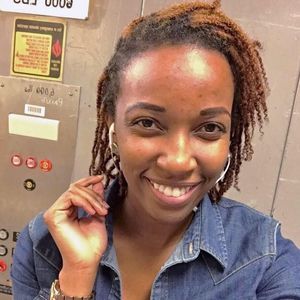 Meet your Posher, Adrienne